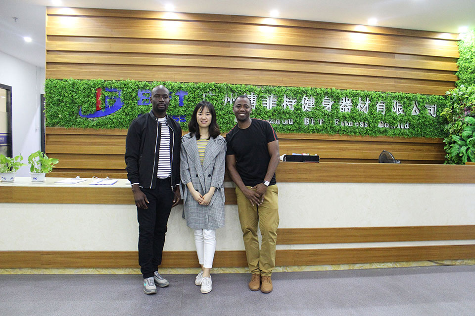 多哥客戶采購(gòu)跑步機(jī)